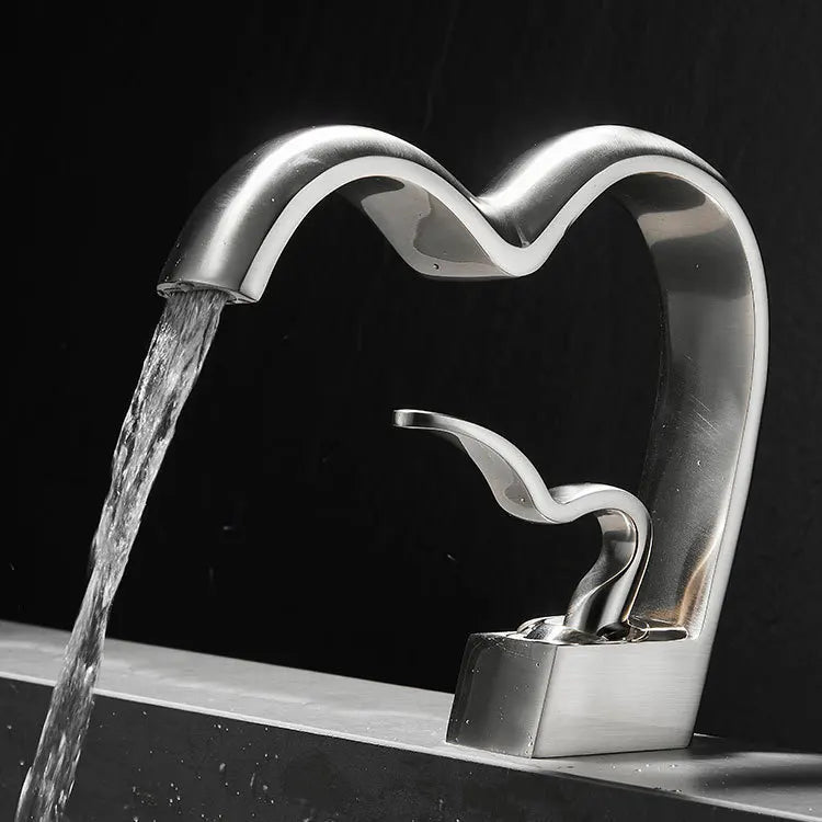 Brass Bathroom Waterfall Faucet Hot Cold Basin Sink Tap Creative Heart-shaped Bath Vanity Mixer Faucets torneira pia banheiro Innova Techno