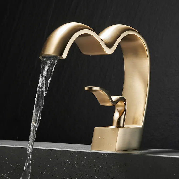 Brass Bathroom Waterfall Faucet Hot Cold Basin Sink Tap Creative Heart-shaped Bath Vanity Mixer Faucets torneira pia banheiro Innova Techno