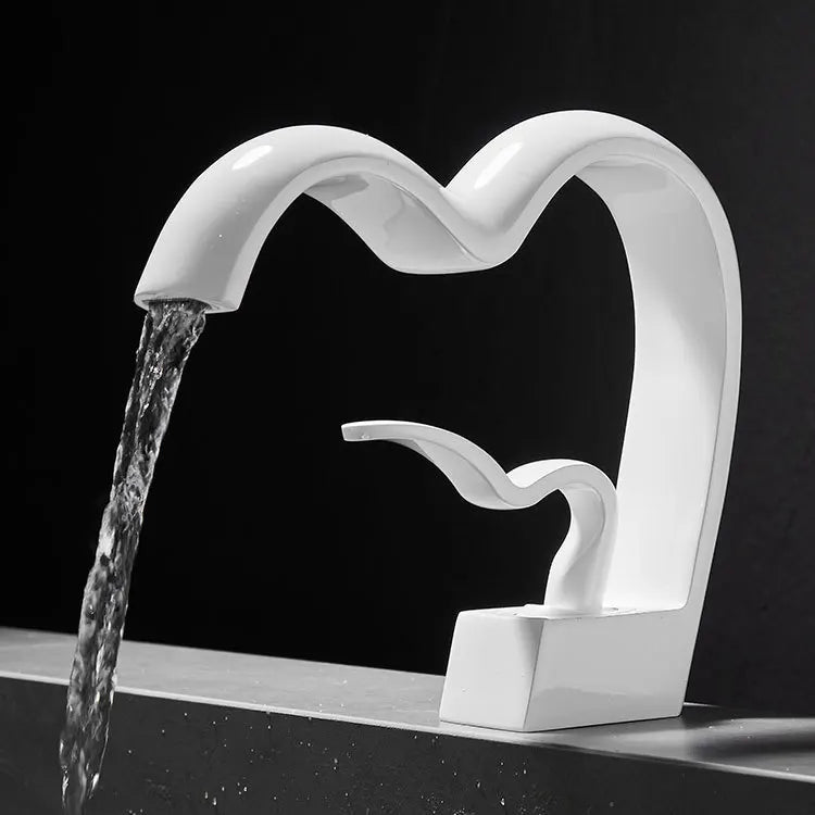Brass Bathroom Waterfall Faucet Hot Cold Basin Sink Tap Creative Heart-shaped Bath Vanity Mixer Faucets torneira pia banheiro Innova Techno