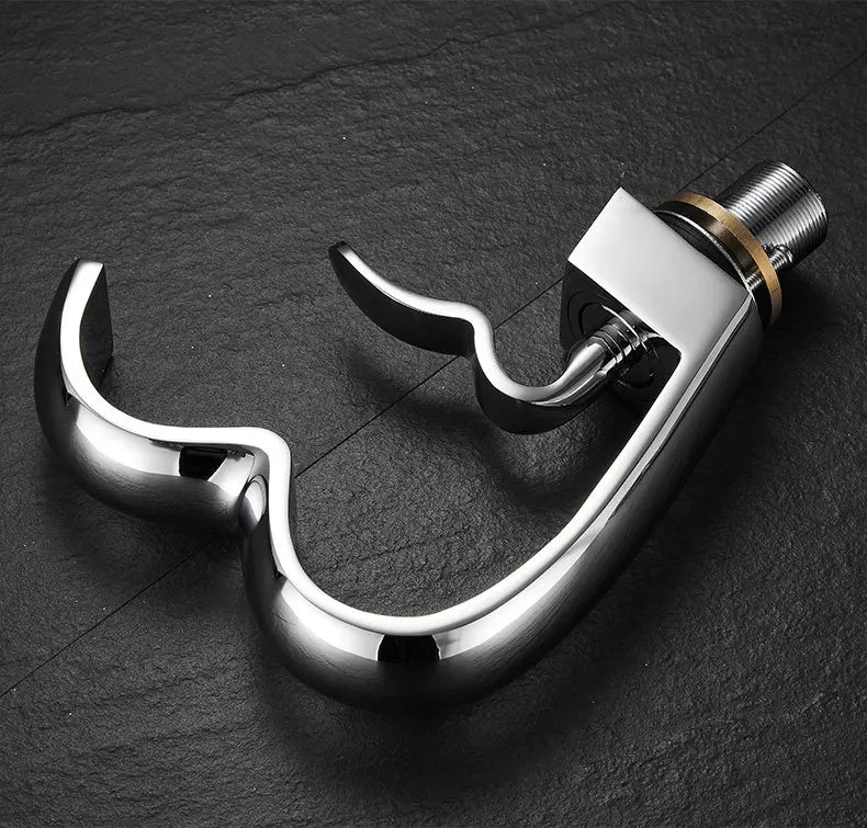 Brass Bathroom Waterfall Faucet Hot Cold Basin Sink Tap Creative Heart-shaped Bath Vanity Mixer Faucets torneira pia banheiro Innova Techno