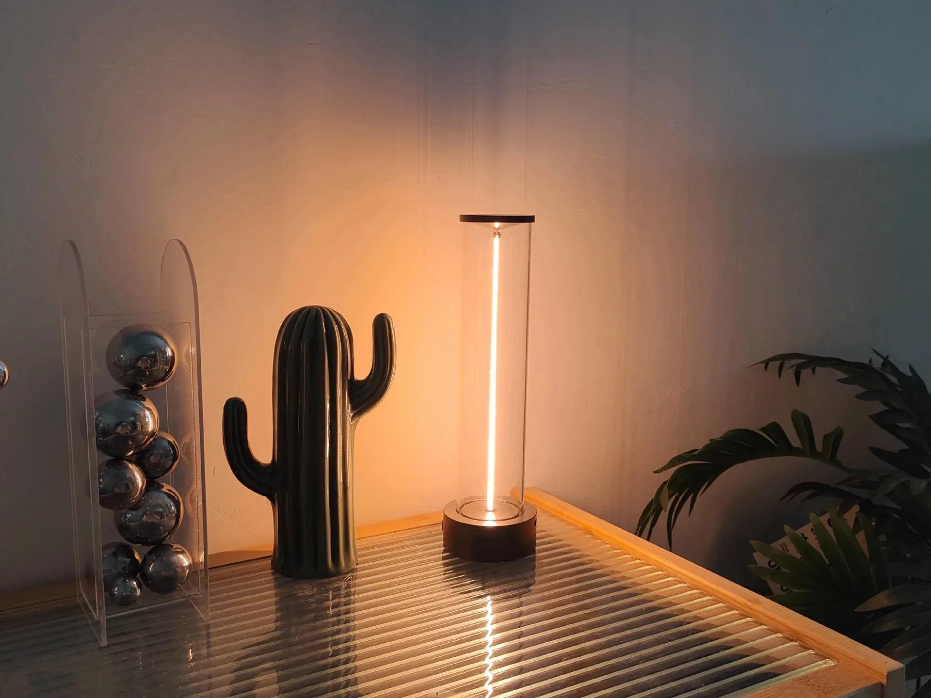 Minimalist table lamp, single table lamp, new look, large design, modern look, comfortable light Innova Techno