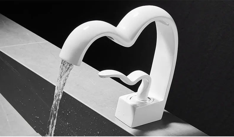 Brass Bathroom Waterfall Faucet Hot Cold Basin Sink Tap Creative Heart-shaped Bath Vanity Mixer Faucets torneira pia banheiro Innova Techno