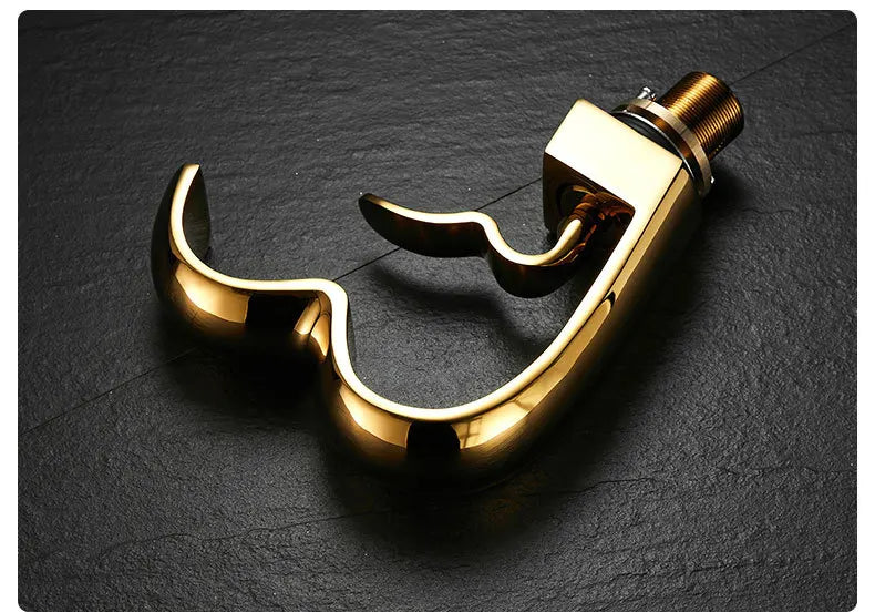 Brass Bathroom Waterfall Faucet Hot Cold Basin Sink Tap Creative Heart-shaped Bath Vanity Mixer Faucets torneira pia banheiro Innova Techno